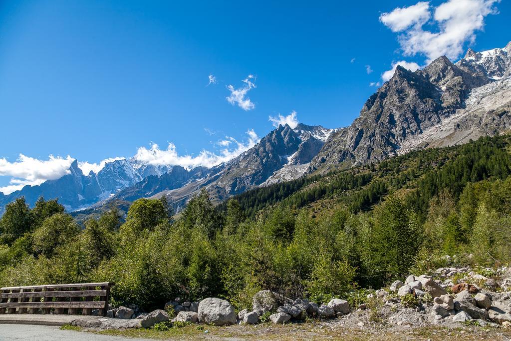 Hotel Lo Scoiattolo Courmayeur Eksteriør billede