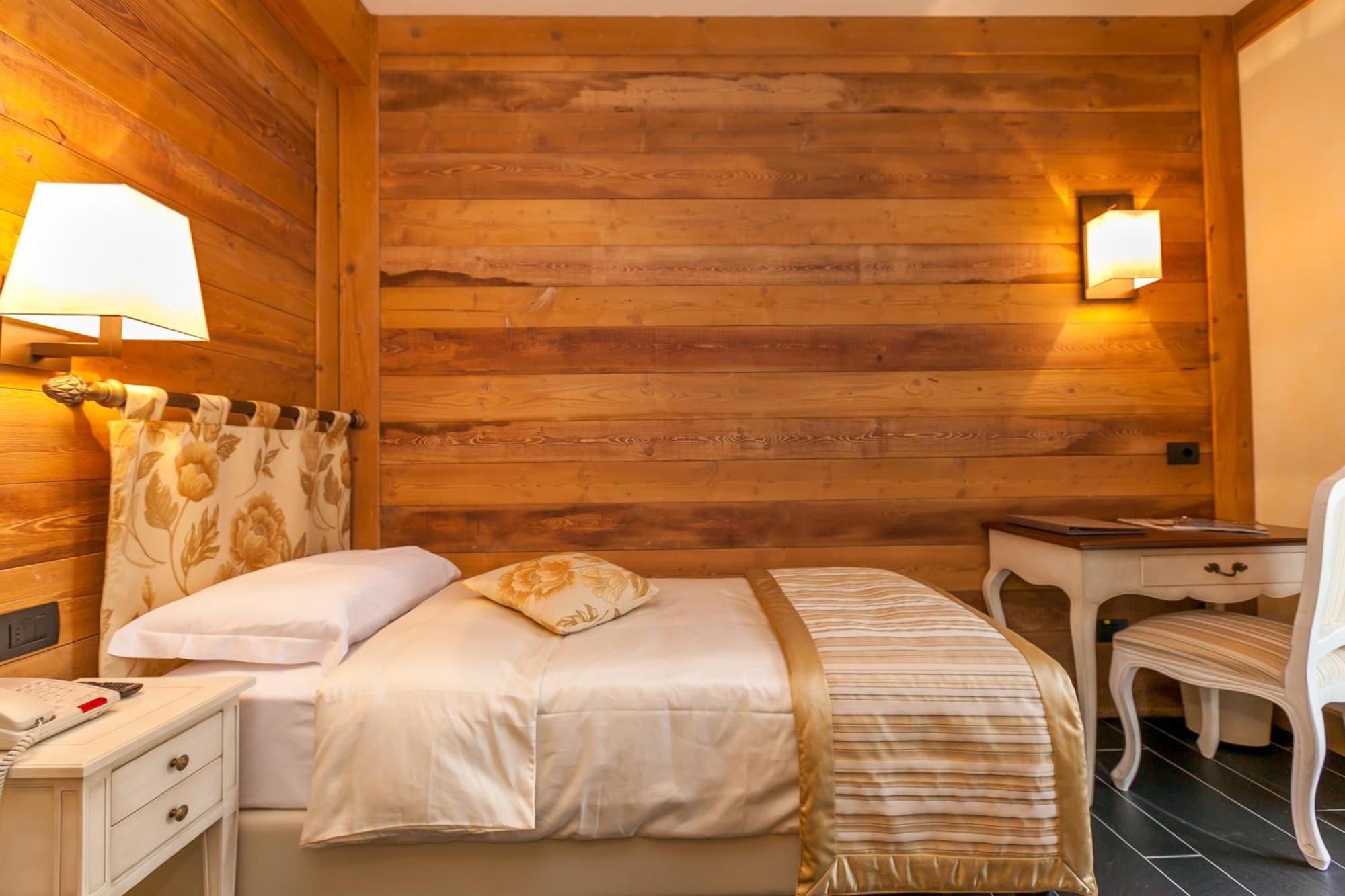 Hotel Lo Scoiattolo Courmayeur Værelse billede