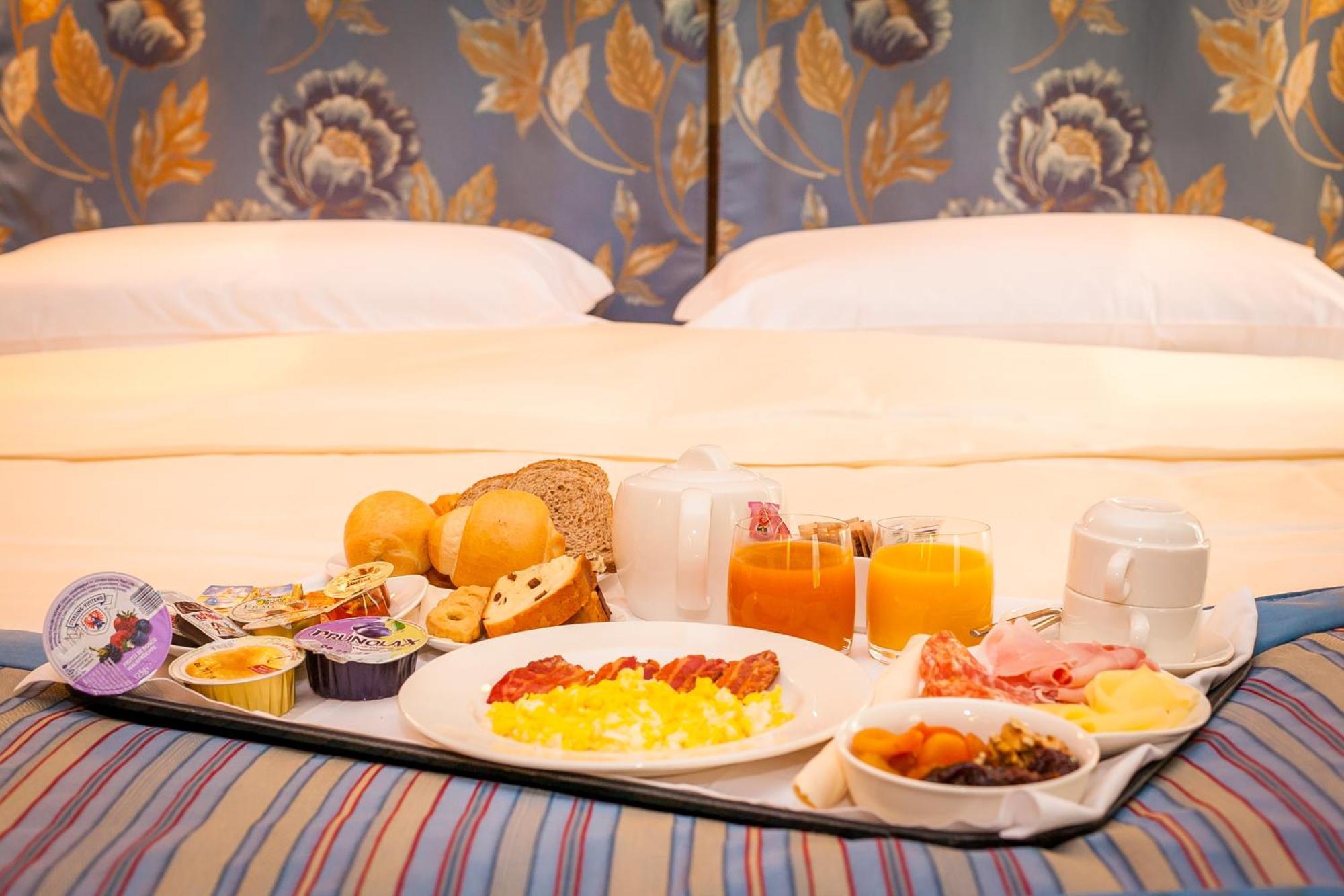 Hotel Lo Scoiattolo Courmayeur Eksteriør billede