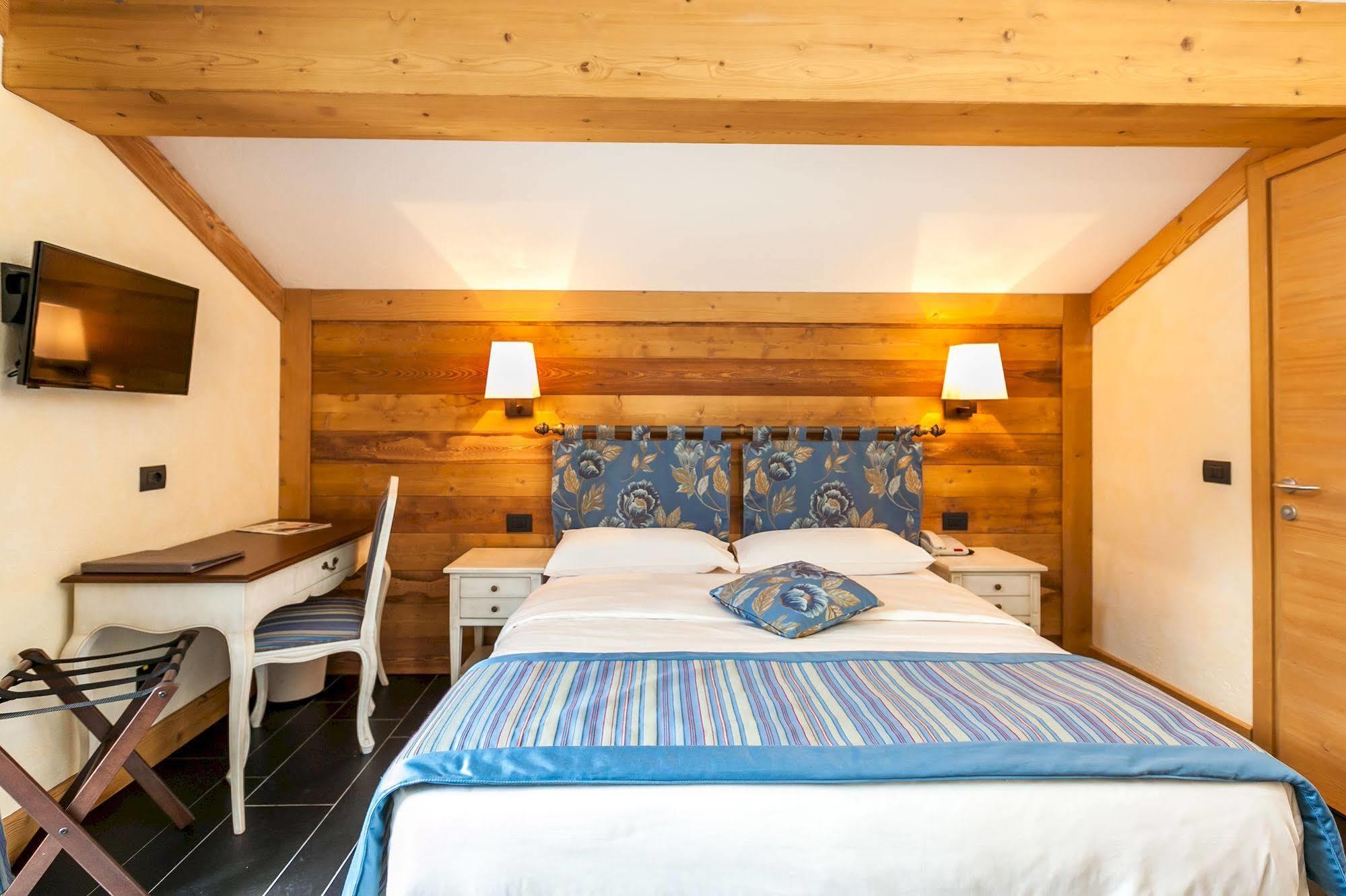 Hotel Lo Scoiattolo Courmayeur Eksteriør billede