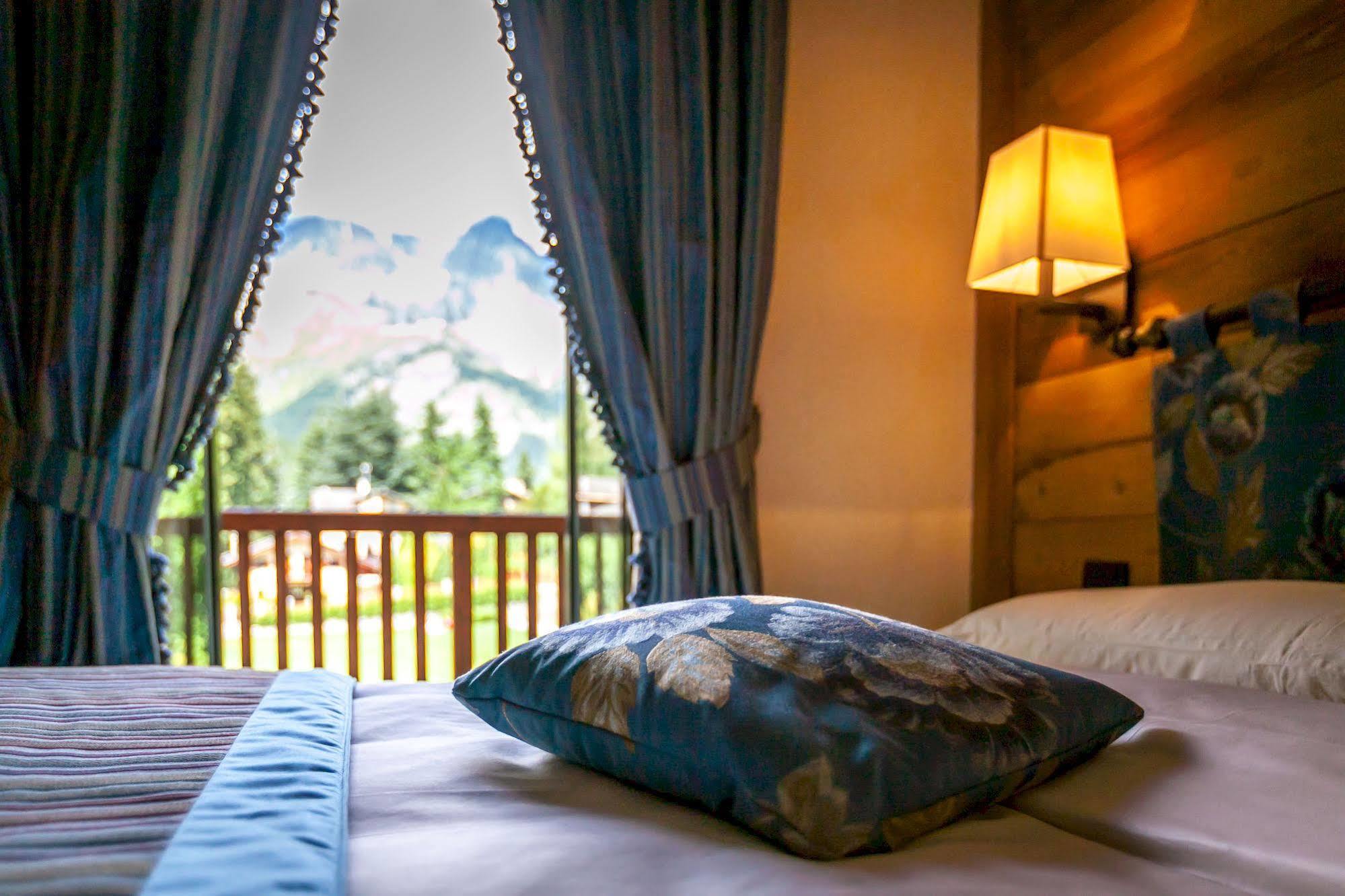 Hotel Lo Scoiattolo Courmayeur Eksteriør billede