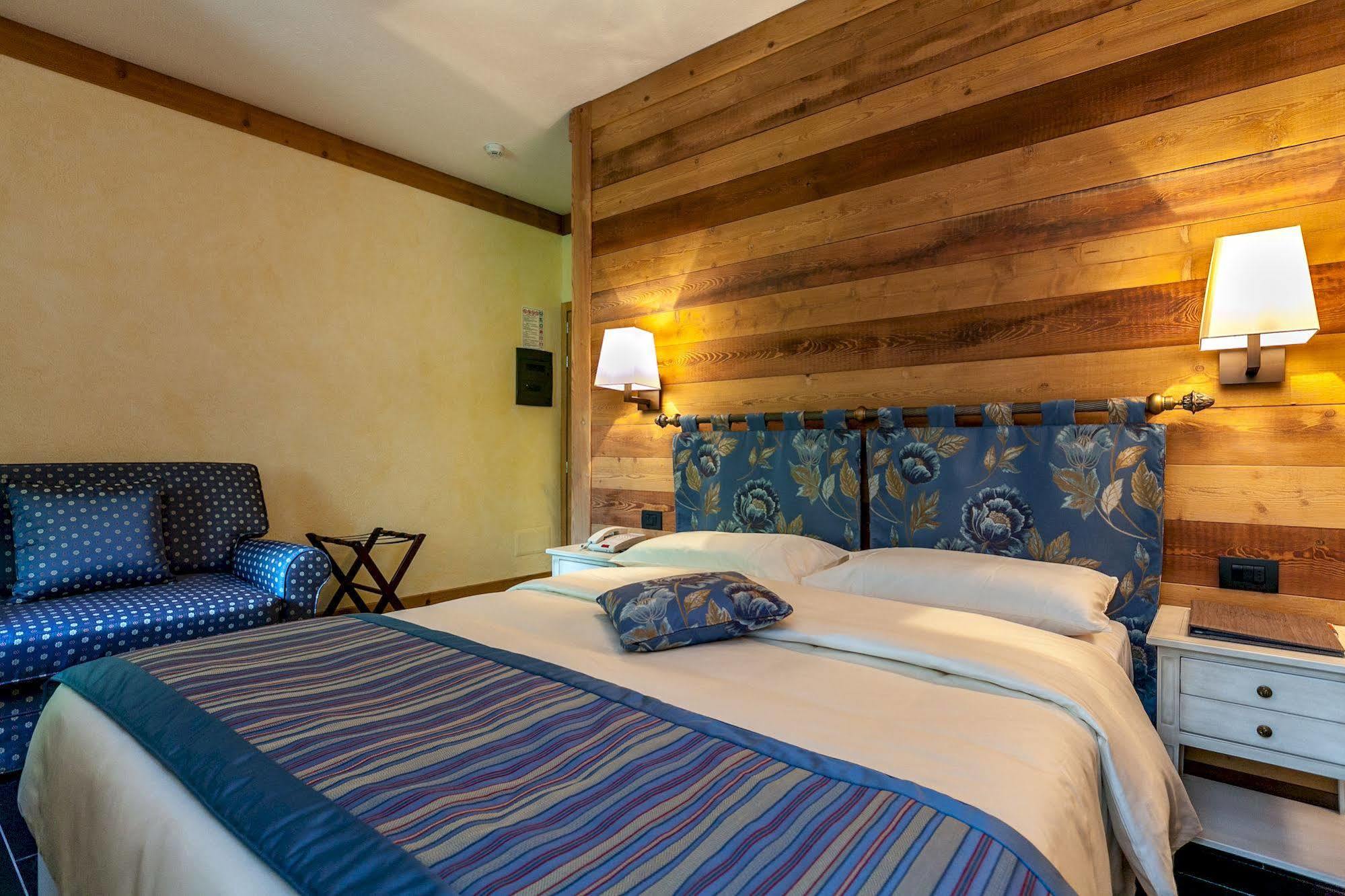 Hotel Lo Scoiattolo Courmayeur Eksteriør billede